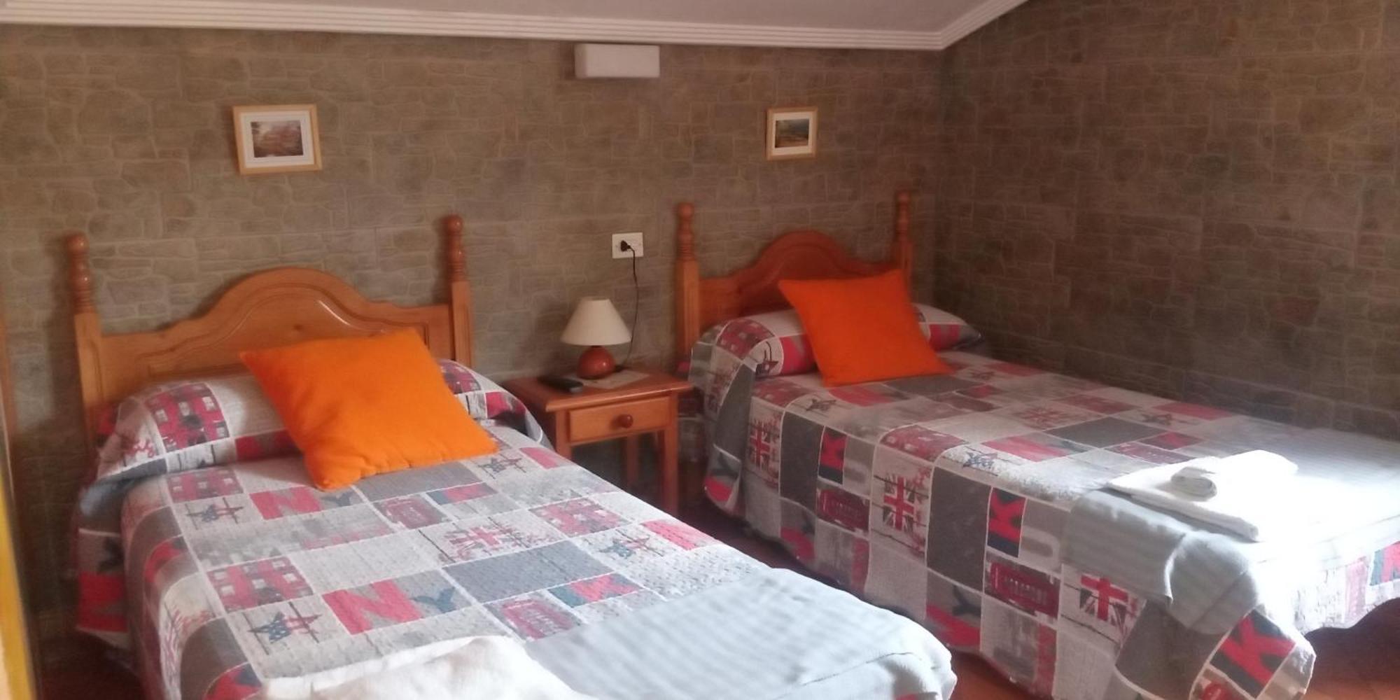 Hostal La Collada De Aralla Aralla de Luna Luaran gambar